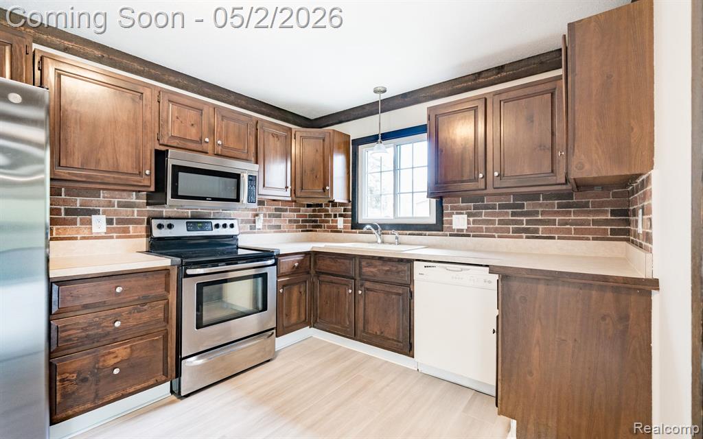 111 Blanche Drive, Troy, MI 48098 — Photo 13