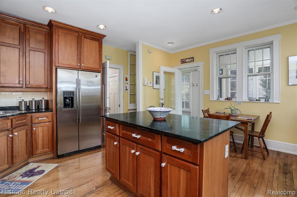 1027 Burns Street, Detroit, MI 48214 — Photo 17