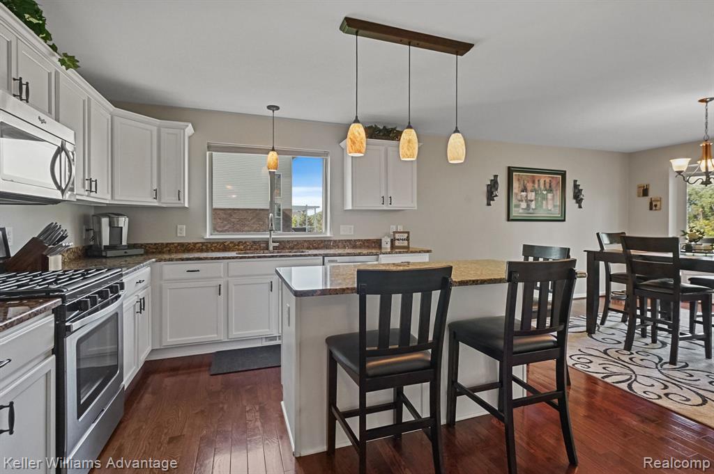 24601 BROMPTON Way, South Lyon, MI 48178 — Photo 12