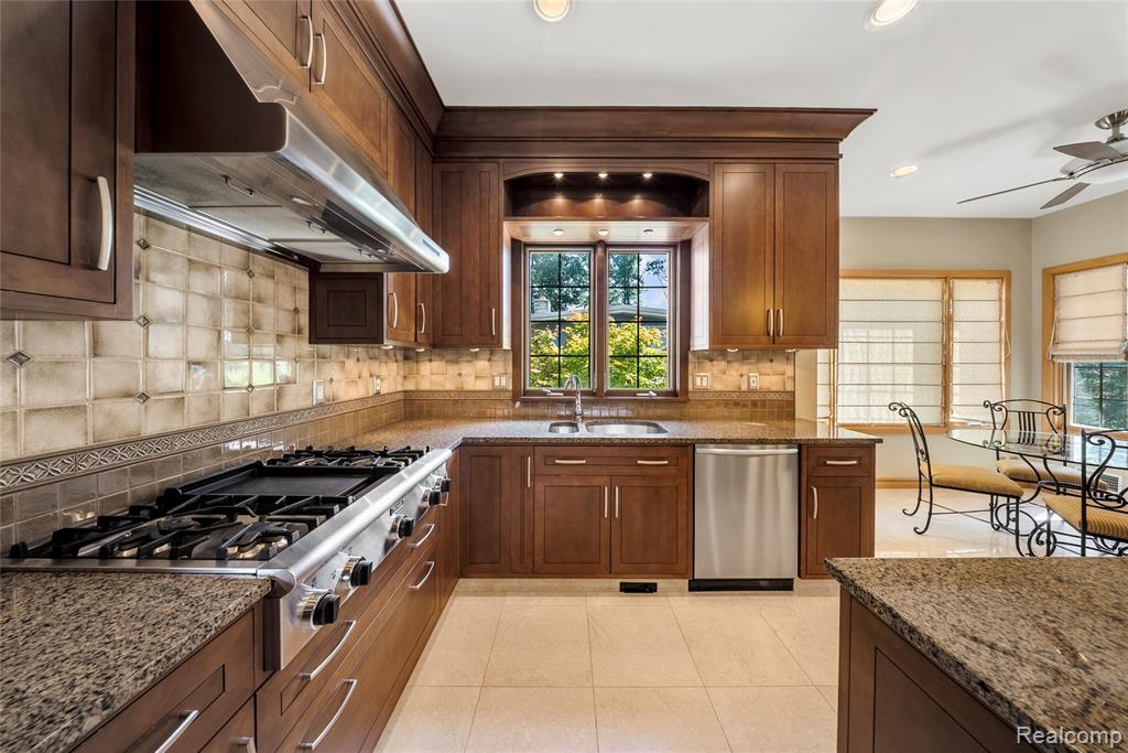 9281 Island Drive, Grosse Ile, MI 48138 — Photo 23