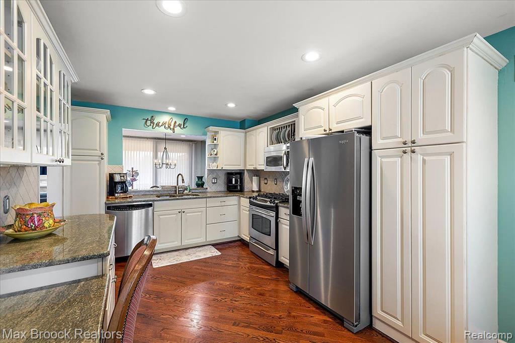 892 TARTAN Trail, Bloomfield Hills, MI 48304 — Photo 12