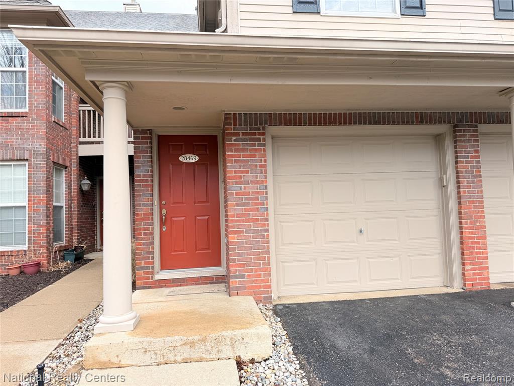 28469 Carlton Way Drive, Novi, MI 48377 — Photo 2