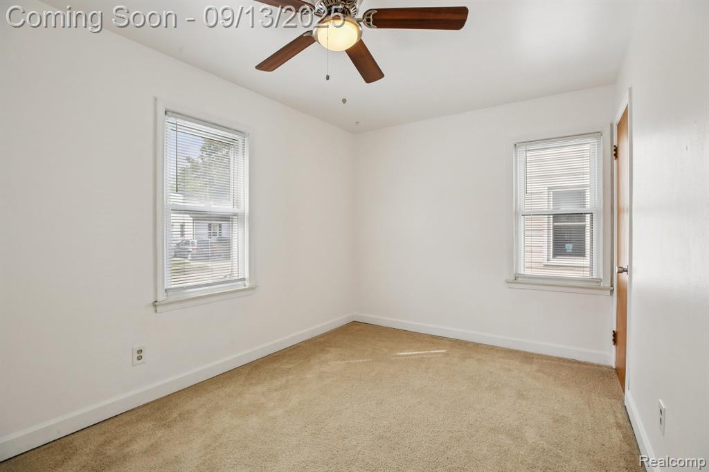 553 E Annabelle Avenue, Hazel Park, MI 48030 — Photo 14