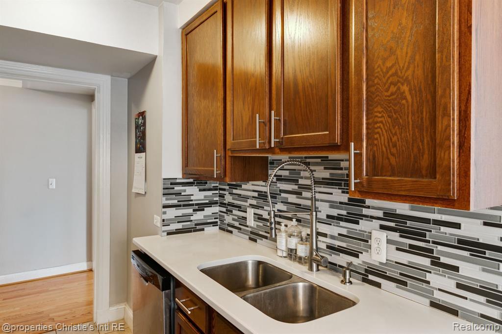 15 E KIRBY Street, 404, Detroit, MI 48202 — Photo 15