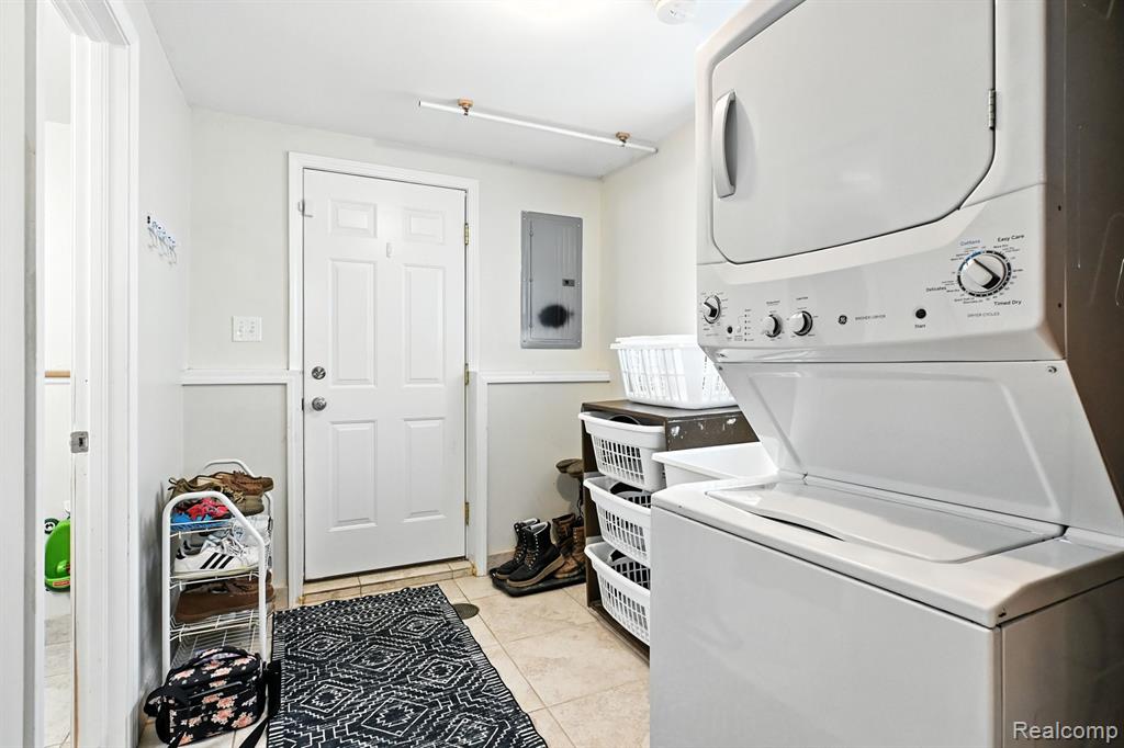 800 Birdsong Drive, Milford, MI 48381 — Photo 21