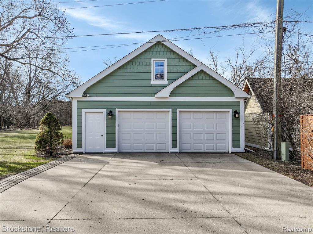 7585 LILAC Court, West Bloomfield, MI 48324 — Photo 43