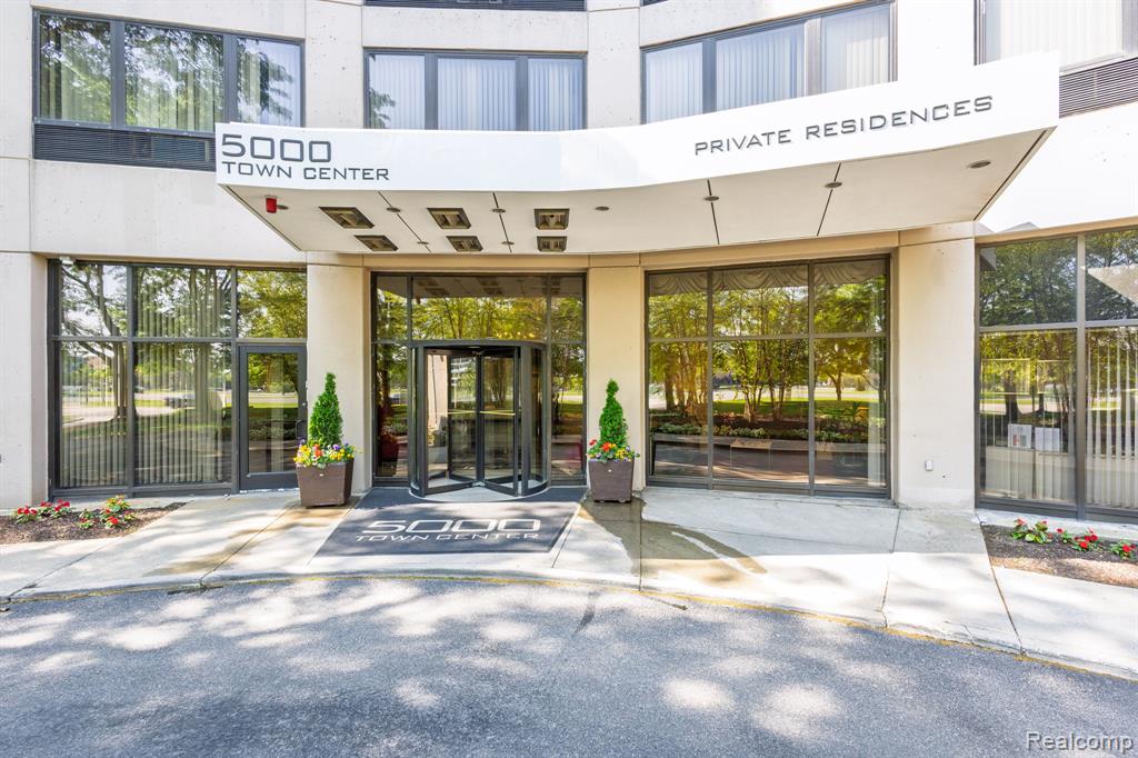 5000 Town Center, 2001, Southfield, MI 48075 — front exterior