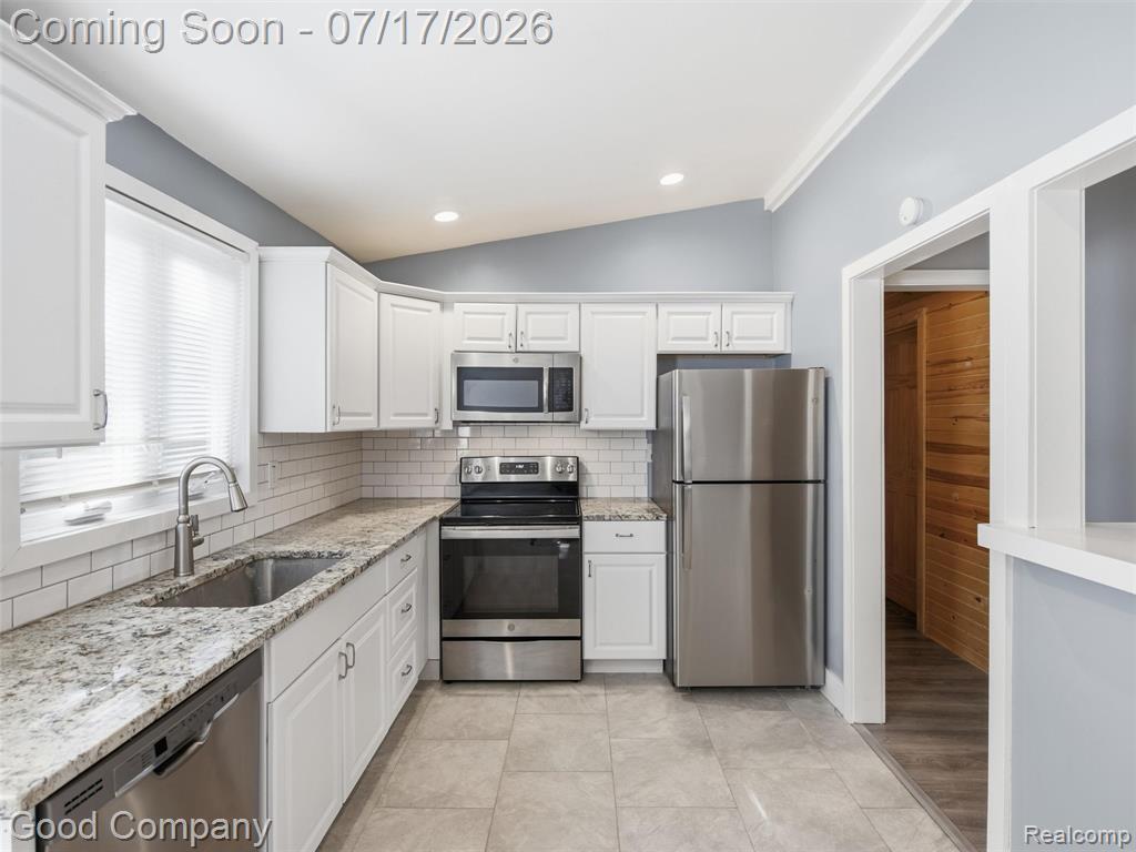 4030 Manitoba Street, Auburn Hills, MI 48326 — Photo 10