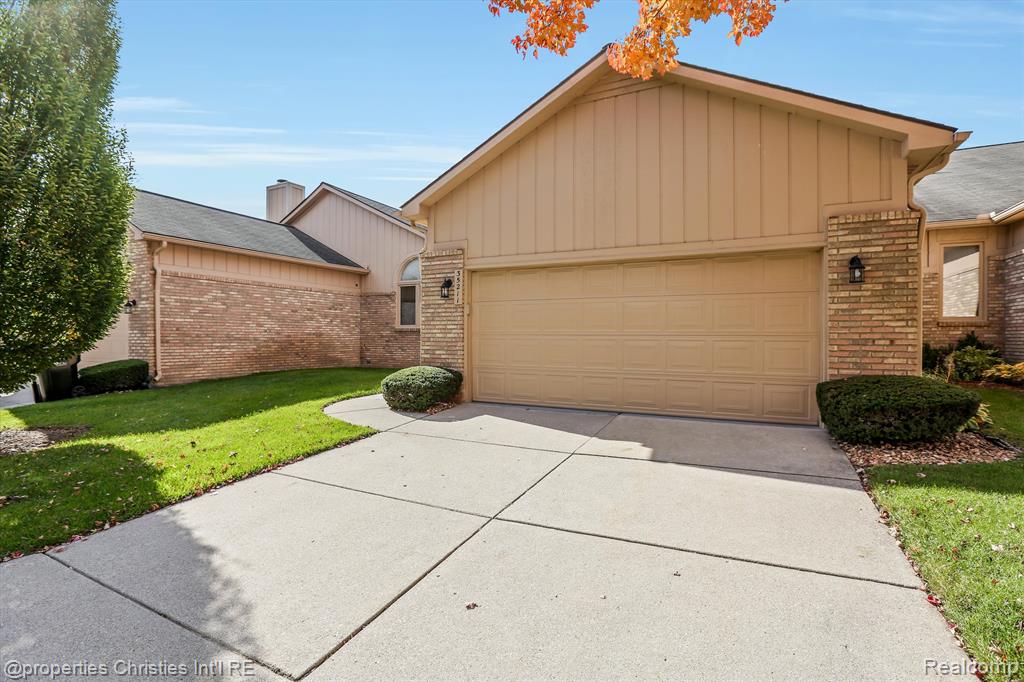 35211 White Pine Trail, Farmington Hills, MI 48335 — Photo 3