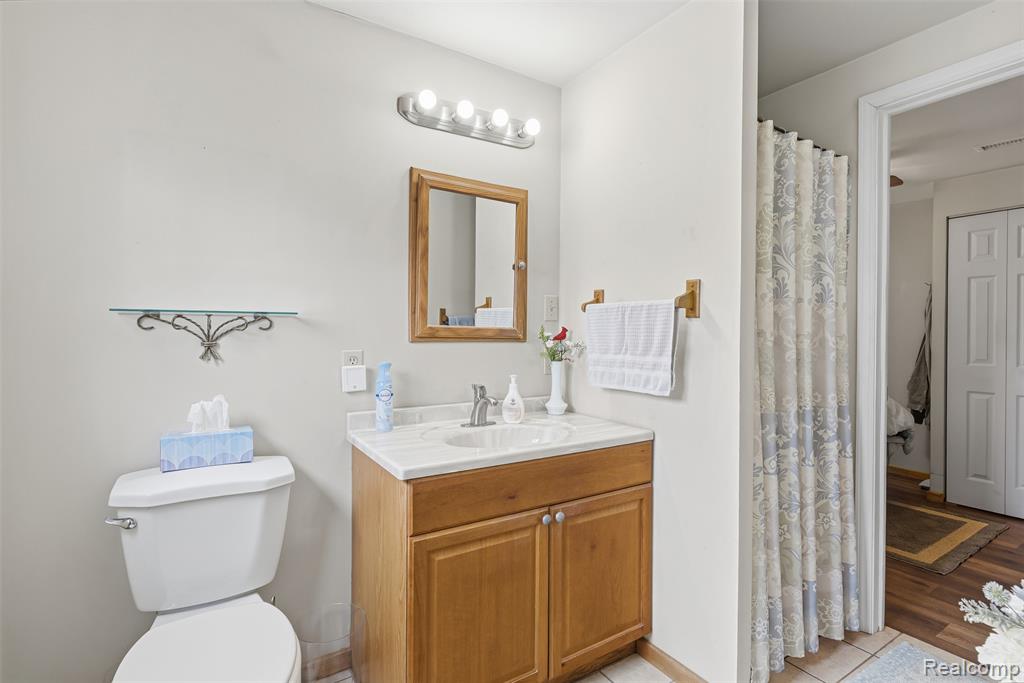 5037 W Court Street, Flint, MI 48532 — Photo 32