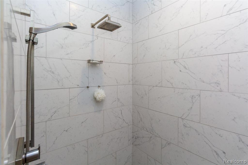 302 Tanview Drive, Oxford, MI, 48371