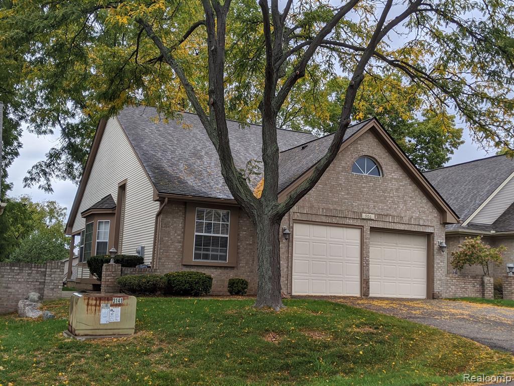 906 WHISPERWOOD Drive, Fenton, MI 48430 — front exterior
