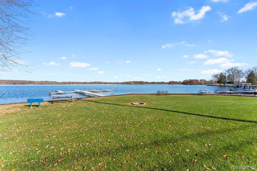 8365 PONTIAC LAKE Road, 11, White Lake, MI — Photo 25