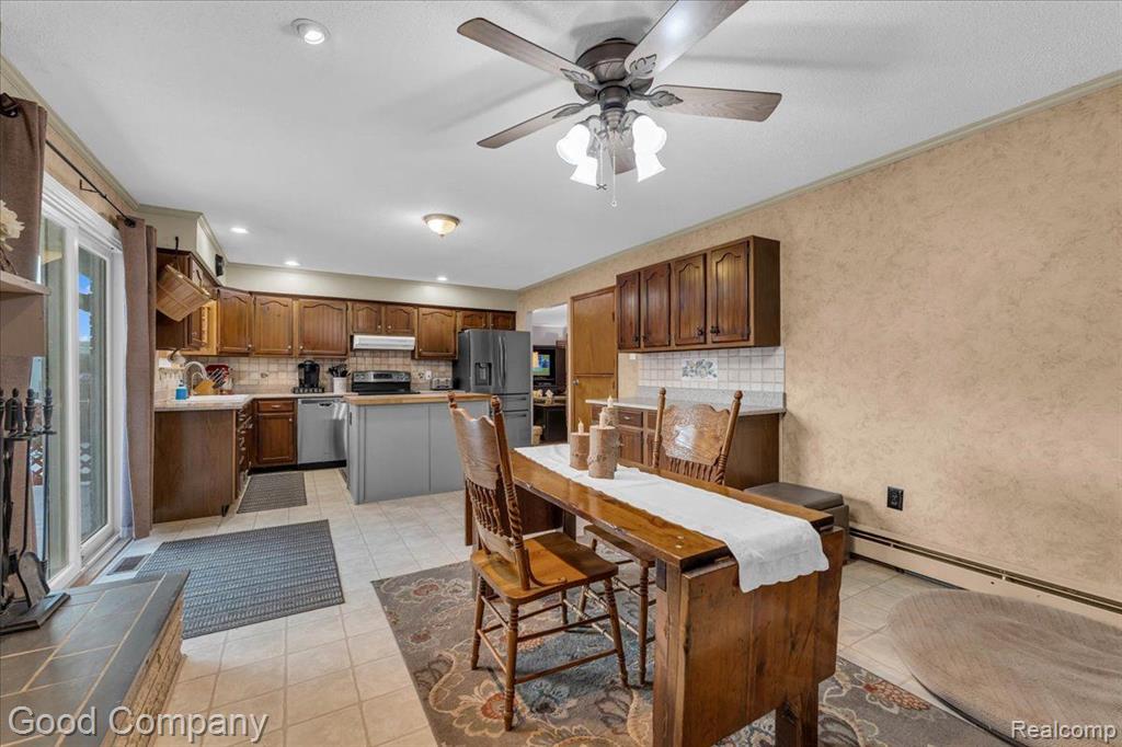 745 HOGARTH Avenue, Waterford, MI 48328 — Photo 13