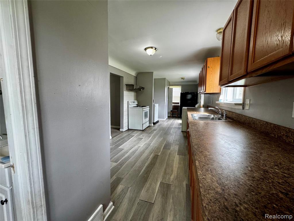 8045 Cadillac Avenue, Warren, MI 48089 — Photo 16