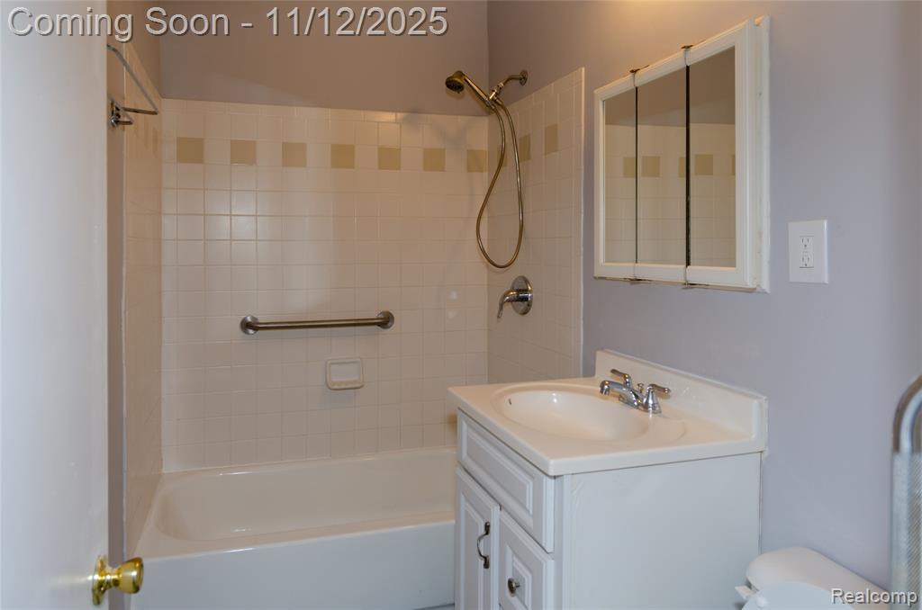 577 Peacock Avenue, Pontiac, MI 48340 — Photo 32