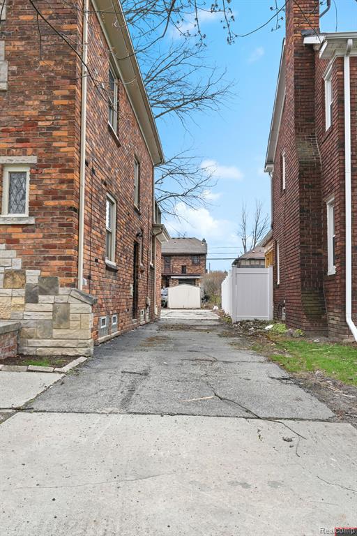 5534 BISHOP Street, Detroit, MI 48224 — Photo 8