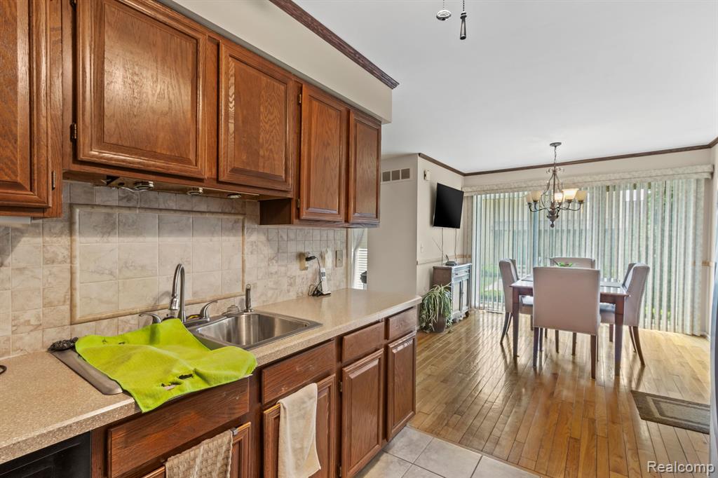 1696 S HILL Boulevard, Bloomfield Hills, MI 48304 — Photo 10