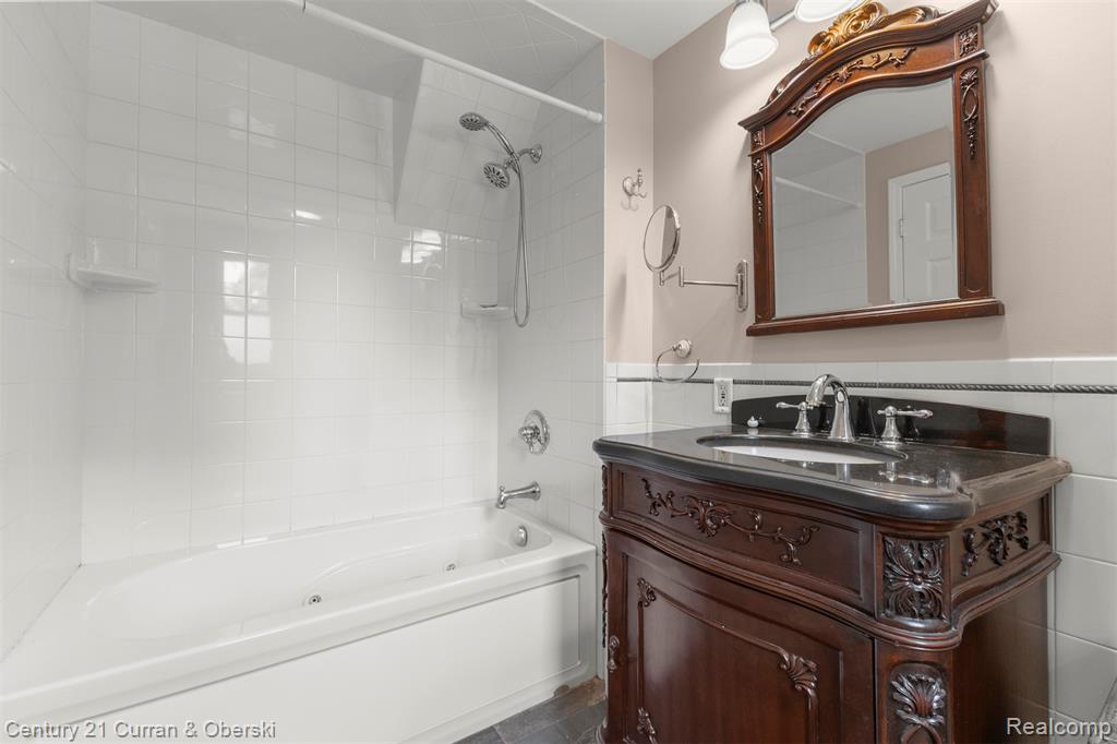6905 N Beech Daly Road, Dearborn Heights, MI 48127 — Photo 17