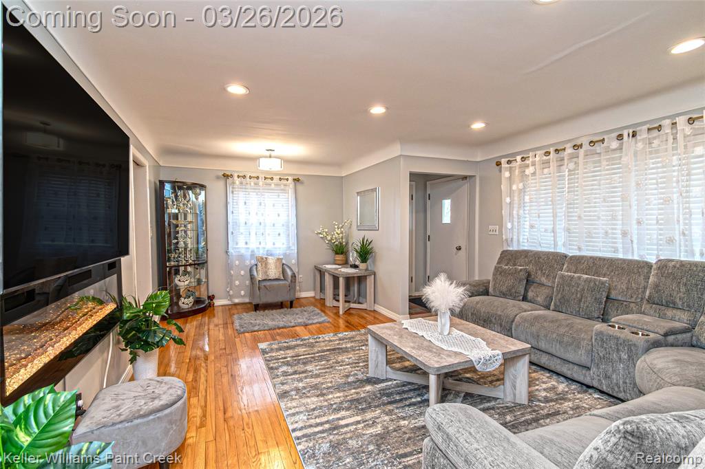 8250 Arnold Street, Dearborn Heights, MI 48127 — Photo 13