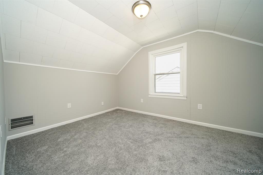 750 E Hayes Avenue, Hazel Park, MI 48030 — Photo 39