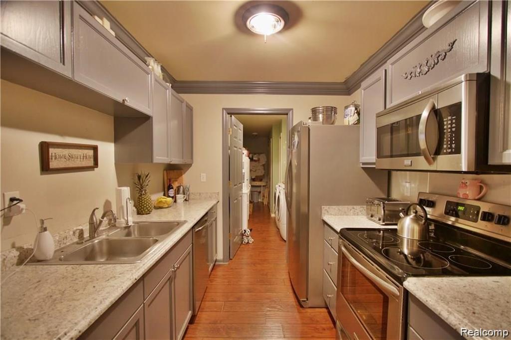 5445 Pine Aires Drive, Sterling Heights, MI 48314 — Photo 7