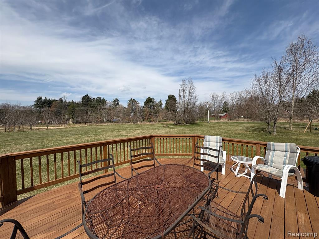 7681 Fieldcrest Drive, Almont, MI 48003 — Photo 11