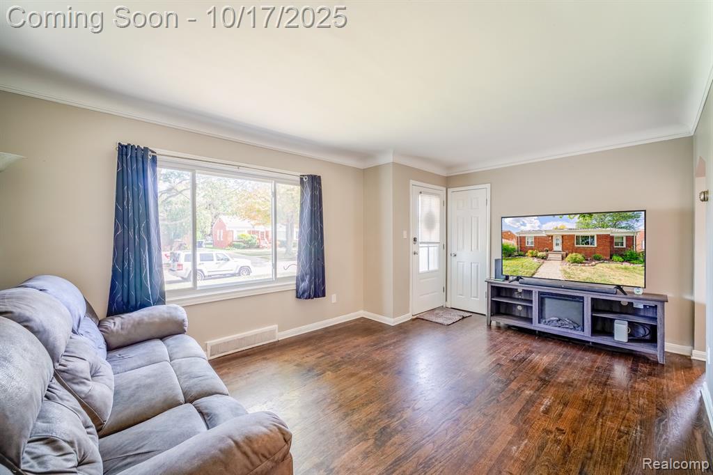 6384 Buckingham Avenue, Allen Park, MI 48101 — Photo 8