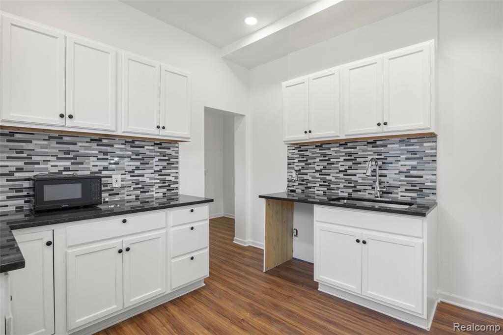 737 Webb Street, Detroit, MI 48202 — Photo 9