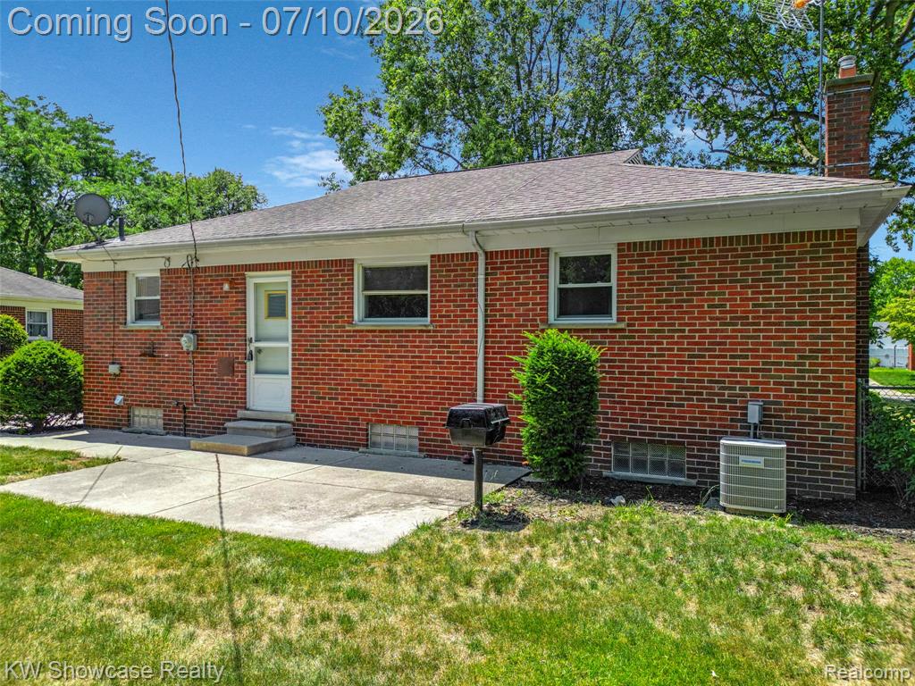 9370 Gillman Street, Livonia, MI 48150 — Photo 25