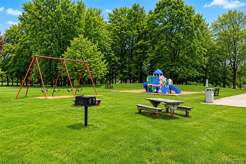 22857 Cranbrooke Drive, Novi, MI — Photo 54