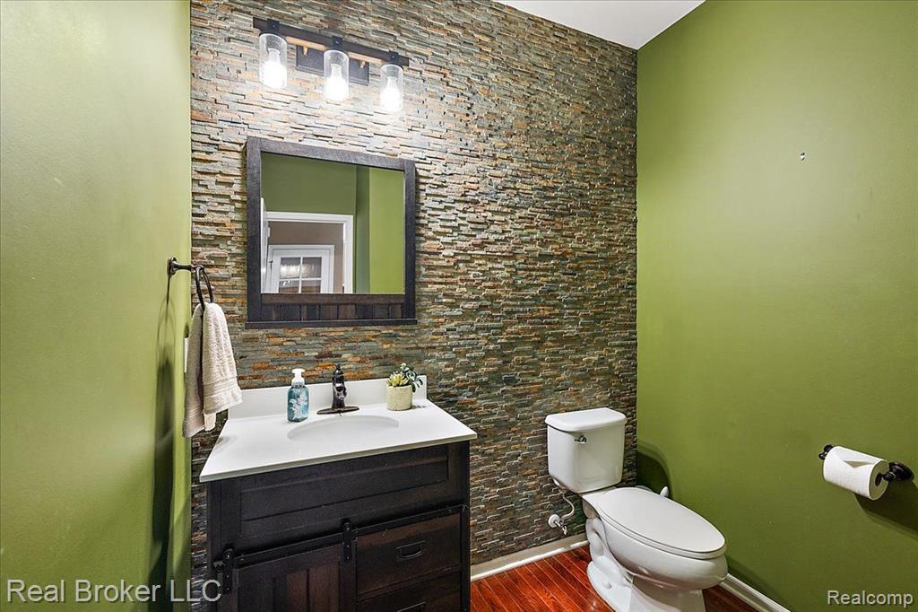 5633 GOLF POINTE Drive, Clarkston, MI 48348 — Photo 33