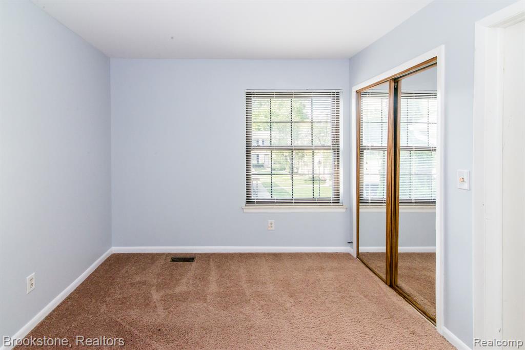 8352 LAKEVIEW Drive, Ypsilanti, MI 48198 — Photo 15