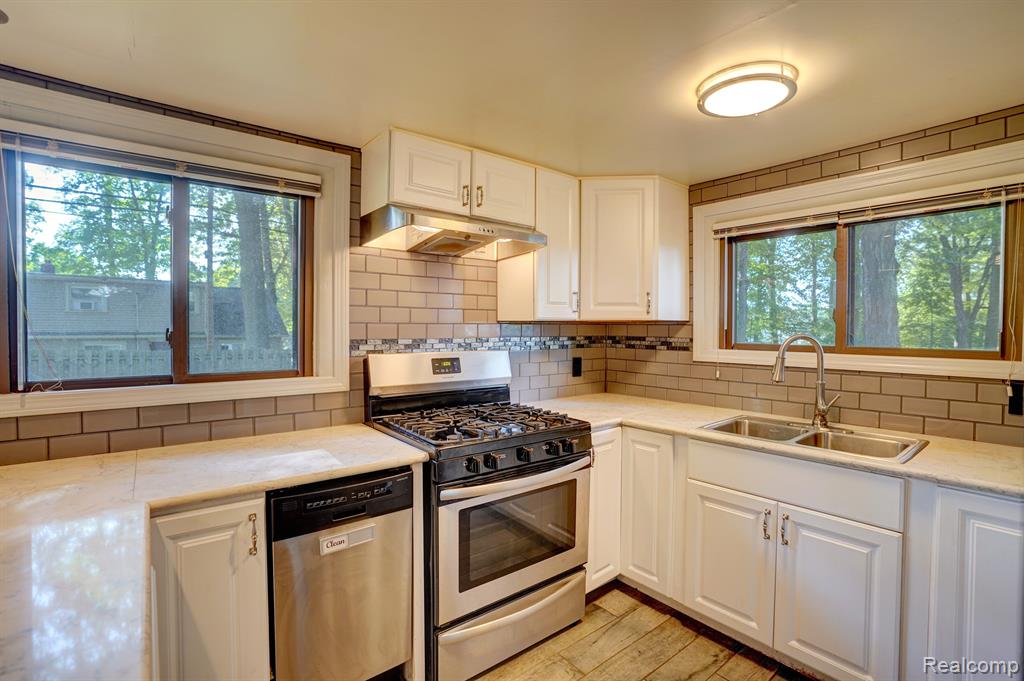 545 BANCROFT Street, Imlay City, MI 48444 — Photo 11