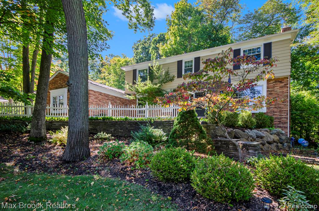 32533 Robinhood Drive, Beverly Hills, MI 48025 — Photo 3