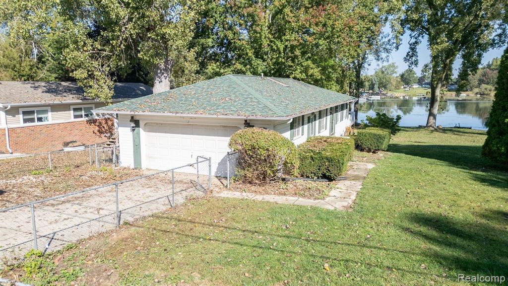 6324 Restwood, Linden, MI 48451 — Photo 2