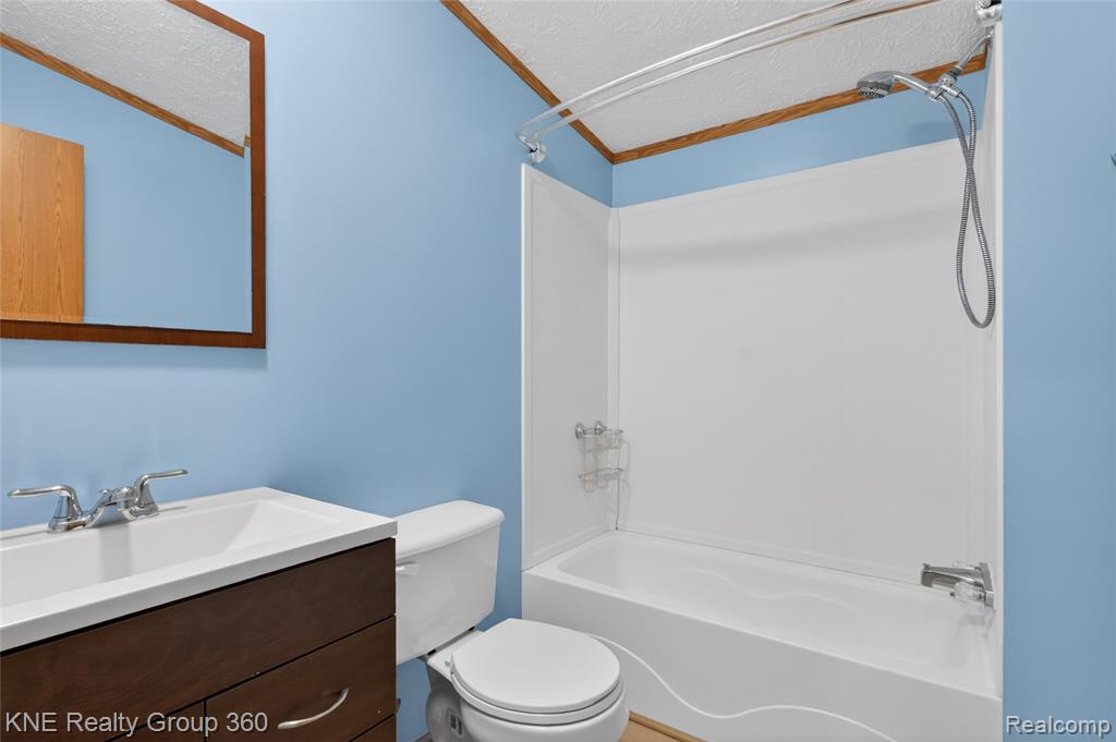672 Red Oaks Drive, Howell, MI 48843 — Photo 24