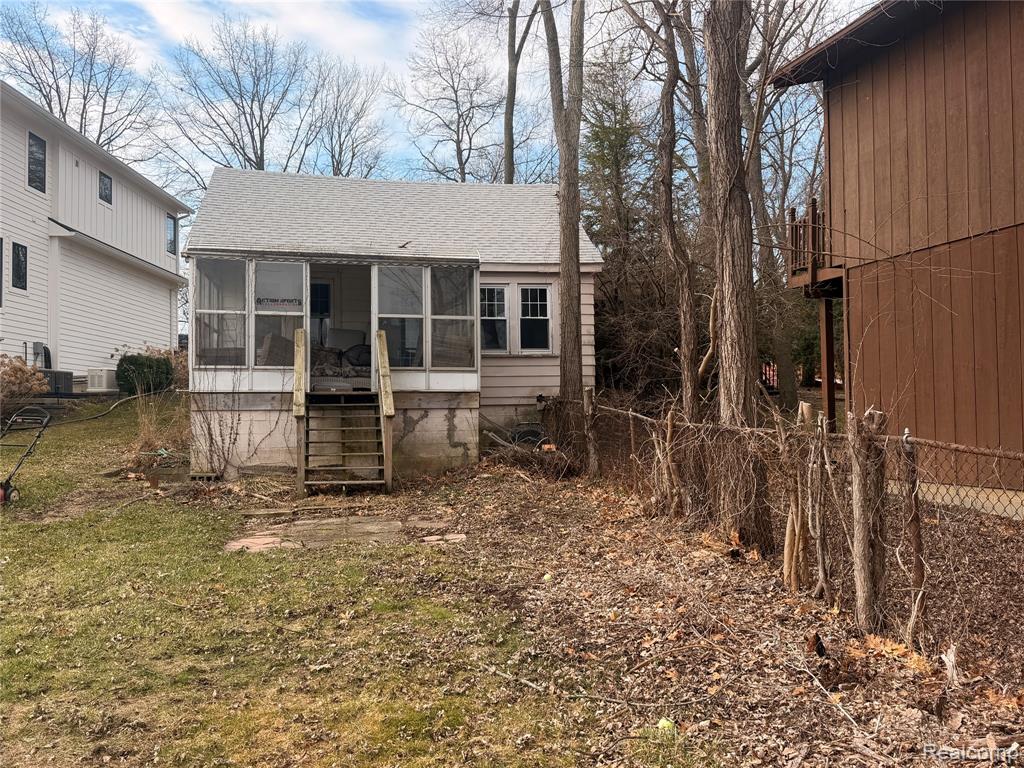 6912 Colony Drive, West Bloomfield, MI 48323 — Photo 12