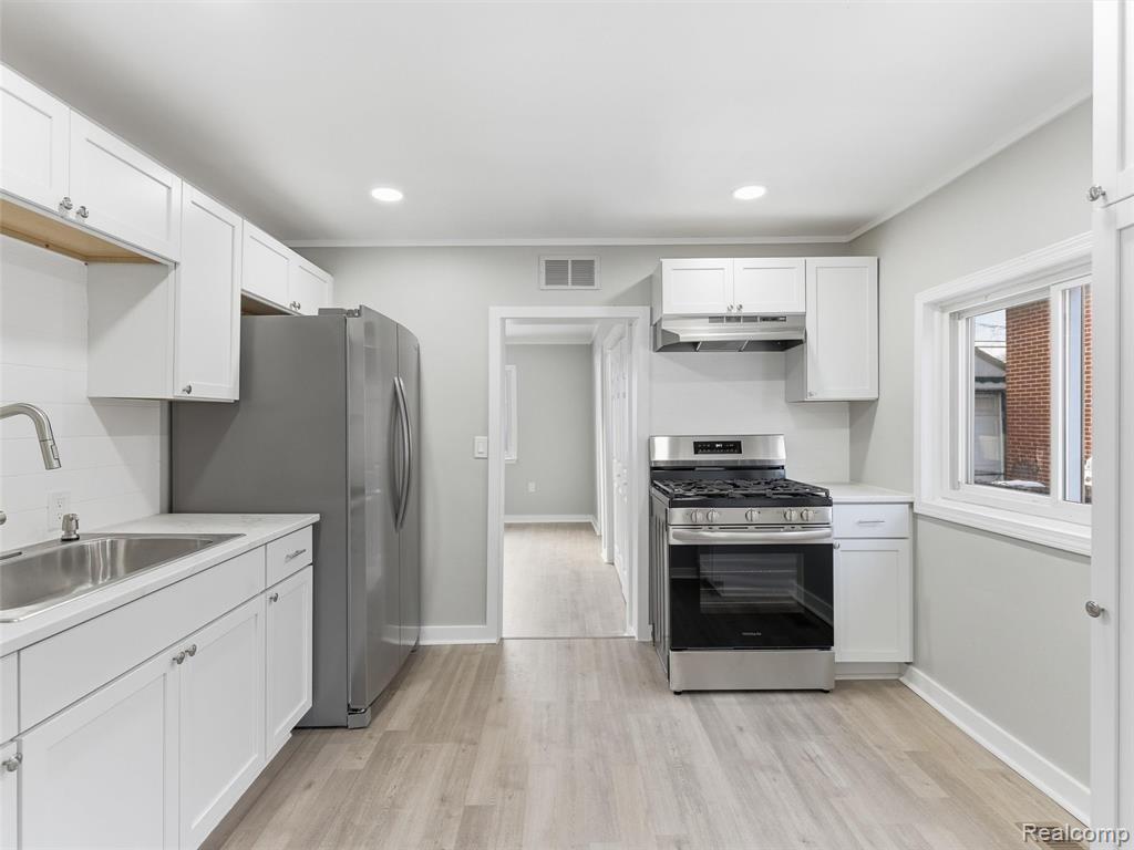 23449 Carlisle Avenue, Hazel Park, MI 48030 — Photo 11