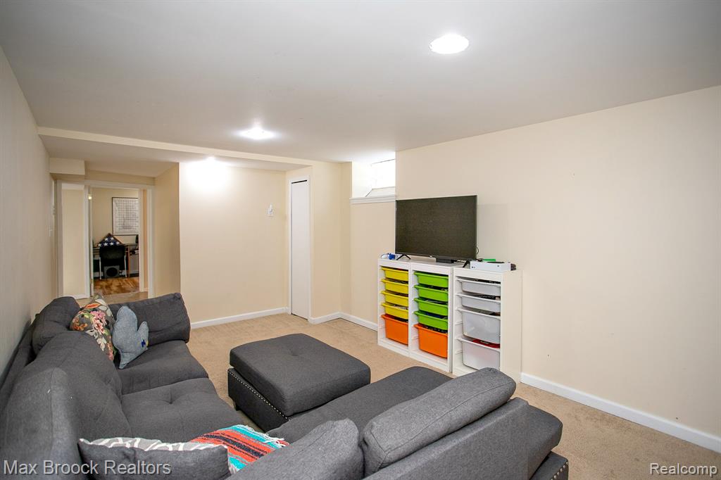 13353 Sherwood Drive, Huntington Woods, MI — Photo 48