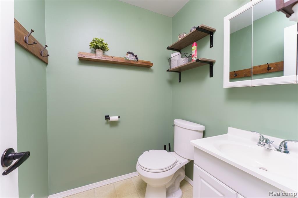 28306 Coventry Court, Trenton, MI 48183 — Photo 8
