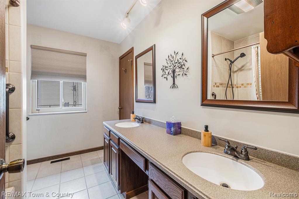 8401 Bellechasse Drive, Davison, MI 48423 — Photo 13