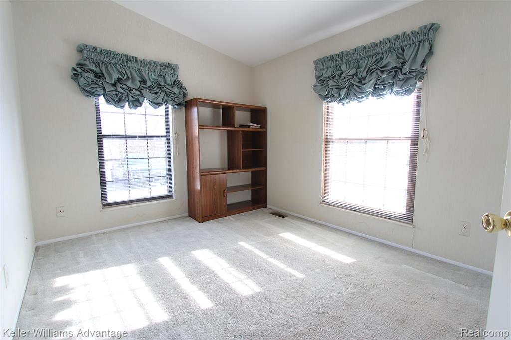 22266 Pondview, Novi, MI — Photo 10