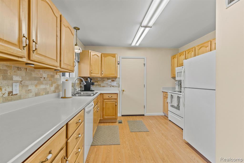 60820 LILLIAN Street, South Lyon, MI 48178 — Photo 8