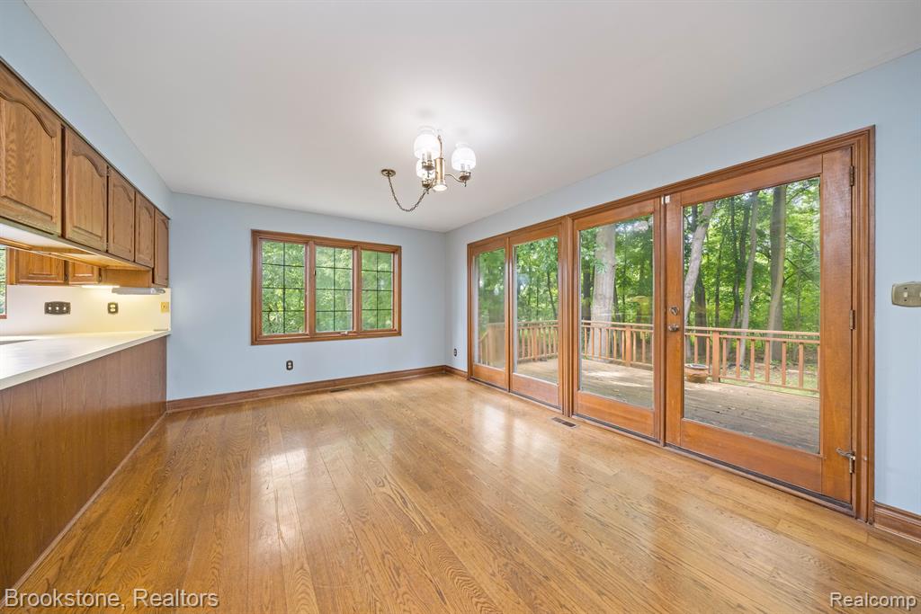 4237 WOODLANDS Lane, Orchard Lake Village, MI 48323 — Photo 11