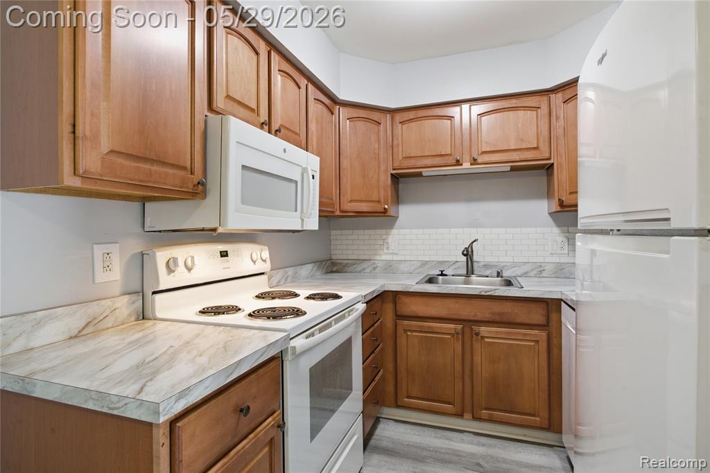 7708 Manor Circle, 103, Westland, MI — Photo 10