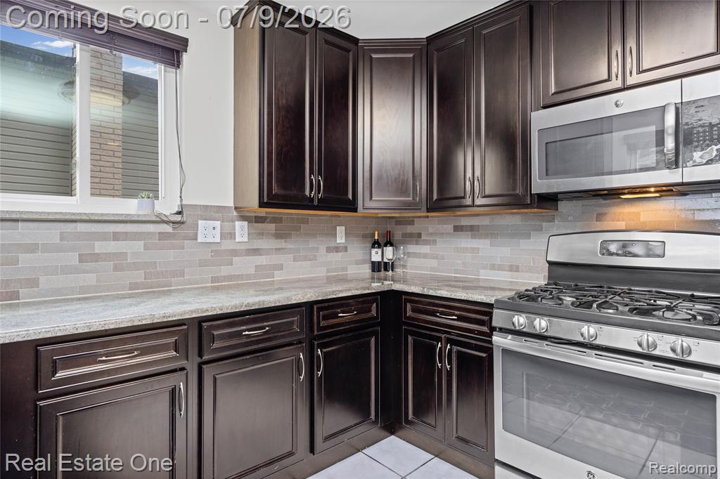 42118 Villanova Drive, Sterling Heights, MI 48313 — Photo 17