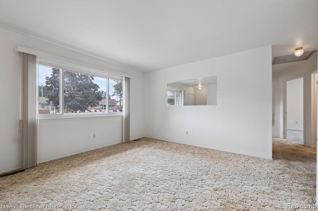 6484 Huntleigh Street, Garden City, MI — Photo 4