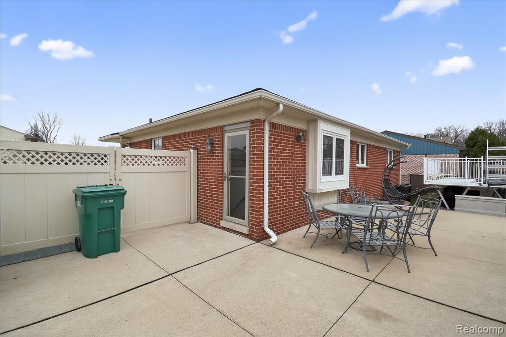 19523 Plumwoode Court, Brownstown, MI 48183 — Photo 35