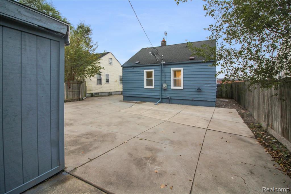 20560 DRESDEN Street, Detroit, MI 48205 — Photo 6